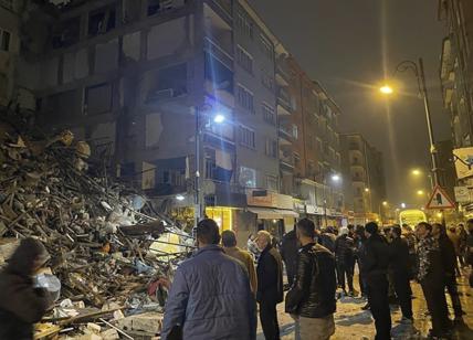 Terremoto Turchia, oltre 20mila morti. L'Italia dichiara lo stato d'emergenza