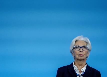 La Bce taglia le stime di crescita, Lagarde: nel 2022 crollo del Pil al 3,7%
