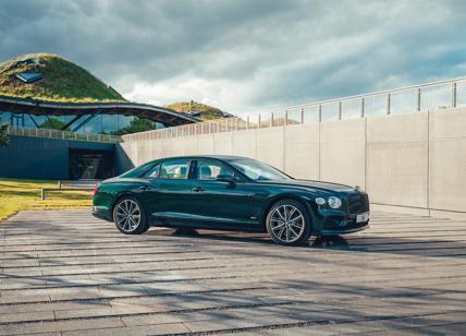 Bentley: debutta la Flying Spur Hybrid