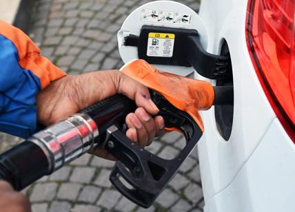 Pioggia di rialzi per i carburanti: benzina a 1,87 €/l e diesel a 1,72 €/l