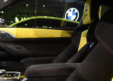 BMW svela la M4 Competiton one-off con interni firmati Alcantara