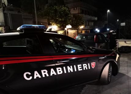 Tampona l’auto dell’ex davanti ai Carabinieri: arrestato un uomo di 54 anni