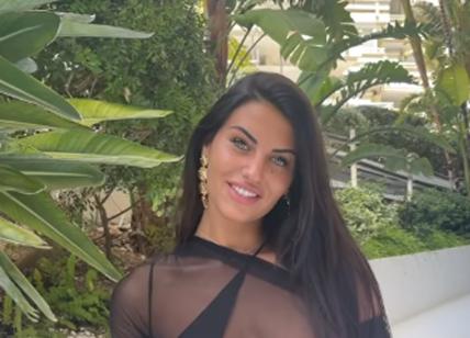 Carolina Stramare, trasparenze da urlo a Ibiza. E che lato B! FOTO-VIDEO