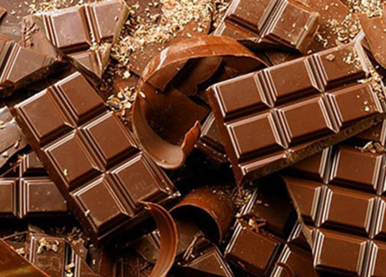 Barrette di cioccolata ritirate dal supermercato: pezzi di vetro nel cacao