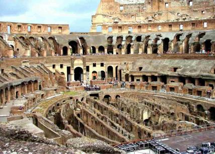 Fa volare un drone sul Colosseo: denunciato turista argentino