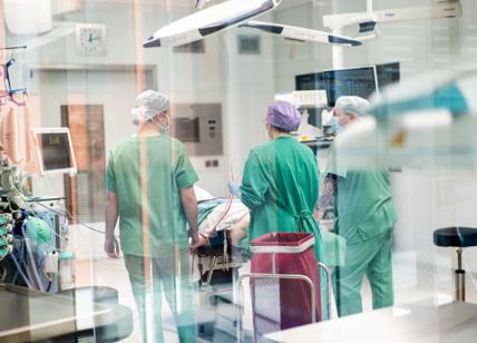 Mancano 230 infermieri: il San Martino di Genova sospende 200 interventi