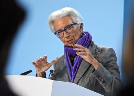 Lagarde gela Davos: "Inflazione alta, avanti con nuovi rialzi dei tassi"