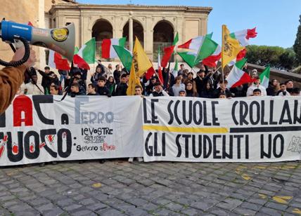 Roma, la Destra porta in piazza gli studenti contro la Giunta Gualtieri