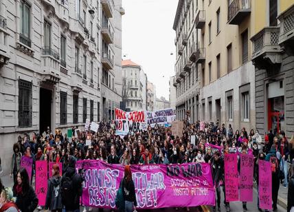 Aborto: corteo Milano con un migliaio ragazzi, non lo si tocchi