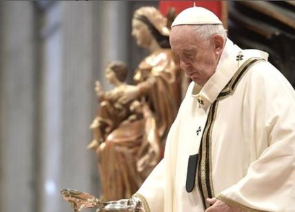 Papa: al Concistoro in prima fila anche cardinale Becciu