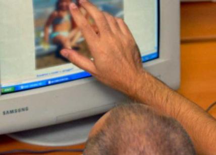Genova, uomo adesca minore e la costringe a fare foto e video pedopornografici