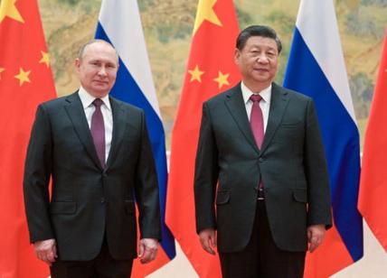 Russia, il doppio volto di Xi con Putin: cooperazione militare e "ritiro" tech