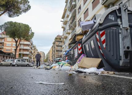 Rifiuti, la bomba su Zingaretti e Gualtieri: Comuni uniti: “Teneteveli a Roma”