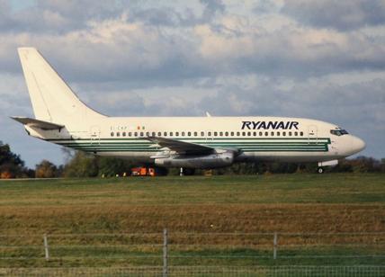 Dopo 200 voli, bannato da Ryanair: "Lo steward mi ha negato la toilette"