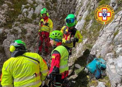 Valanga travolge cinque escursionisti nell’Aquilano: uno è morto