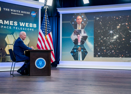 Usa, Joe Biden svela la prima immagine del telescopio James Webb