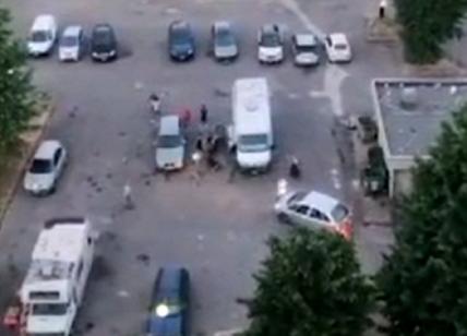 Milano, maxi rissa in via Bolla: sessanta persone armate di bastone