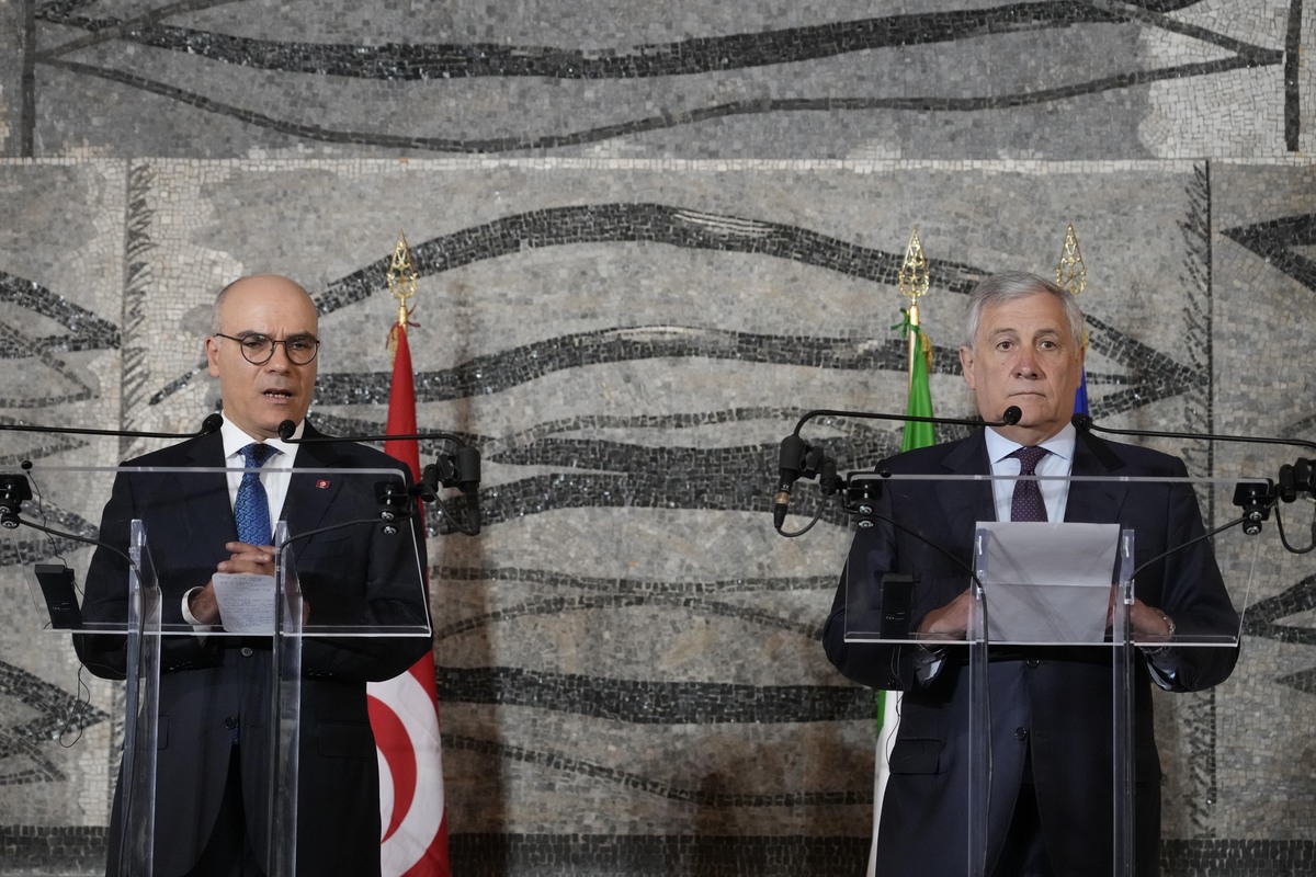 Antonio Tajani incontra il ministro degli esteri tunisino Nabil Ammar a Roma