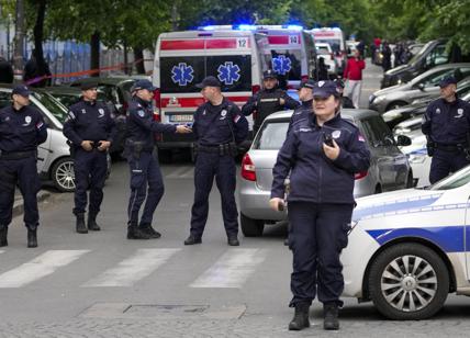 Serbia, un’altra strage all’americana: otto morti, 21enne arrestato