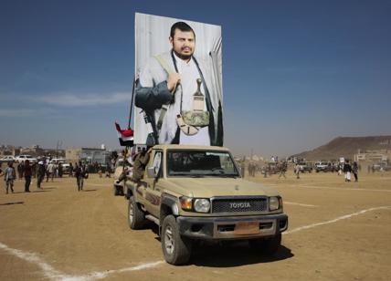 Gli Houthi pronti a colpire l'Italia. Tajani li sfida: "Non abbiamo paura"