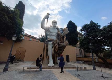 Roma, ricostruita la statua colossale di Costantino: sarà esposta gratis