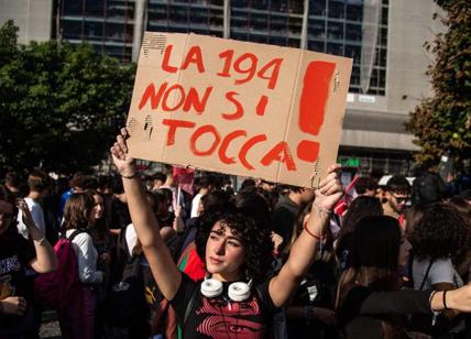 Aborto, consultori del Lazio in rivolta: il sit in in difesa della legge 149
