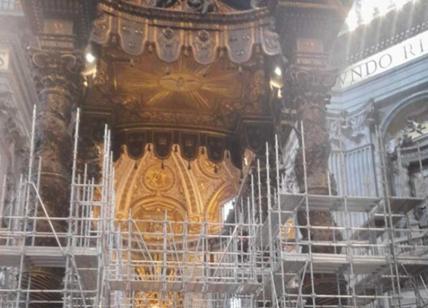 Altare di San Pietro, lavori sulle colonne di Bernini: ultimo restauro nel 700