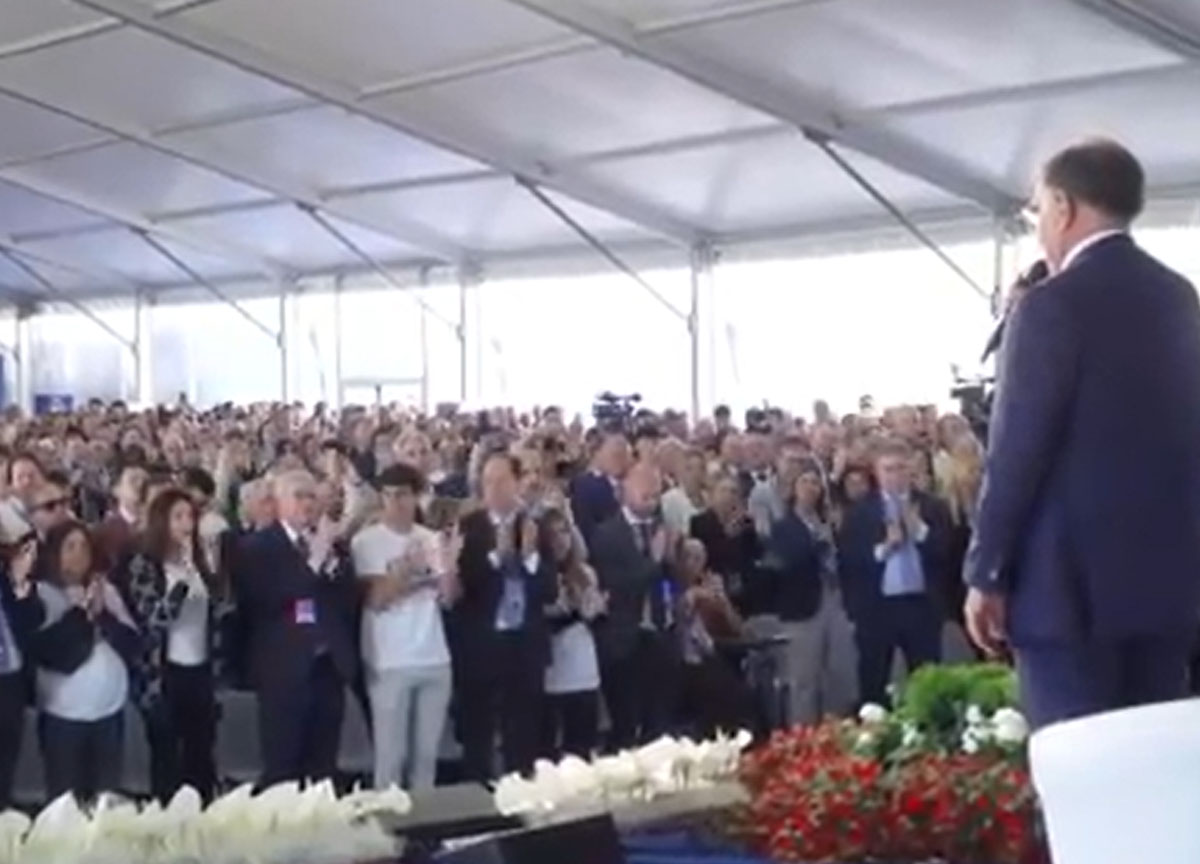 FdI, ovazione per Enrico Berlinguer dopo il botta e risposta tra la figlia Bianca e La Russa