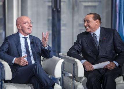 Sacchi e quel consiglio di Berlusconi: "Si metta allo specchio e dica che sono stronzo"