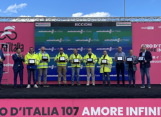 Giro d'Italia, ASPI premia con Polizia di Stato gli Eroi della Sicurezza