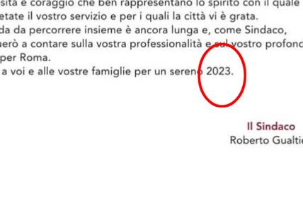 Roberto Gualtieri fa gli auguri ai vigili ma sbaglia l'anno: "Buon 2023"
