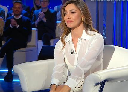 Paola Ferrari contro Belen: "Basta una camicia bianca per diventare una santa"
