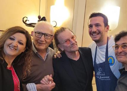 Bono Vox a Napoli, leader degli U2 in tackle: "Sono allergico alla Juventus"