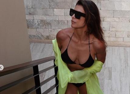 Elisabetta Canalis mozzafiato in lingerie sui social, follower scatenati. Foto
