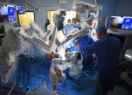 Due tumori un solo intervento, successo per il robot Hugo del Sant'Orsola