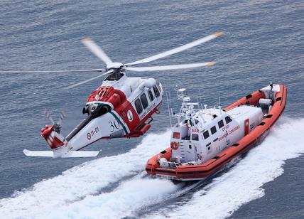 Cutro, naufraghi: "Elicottero sopra di noi", ma la Guardia costiera nega