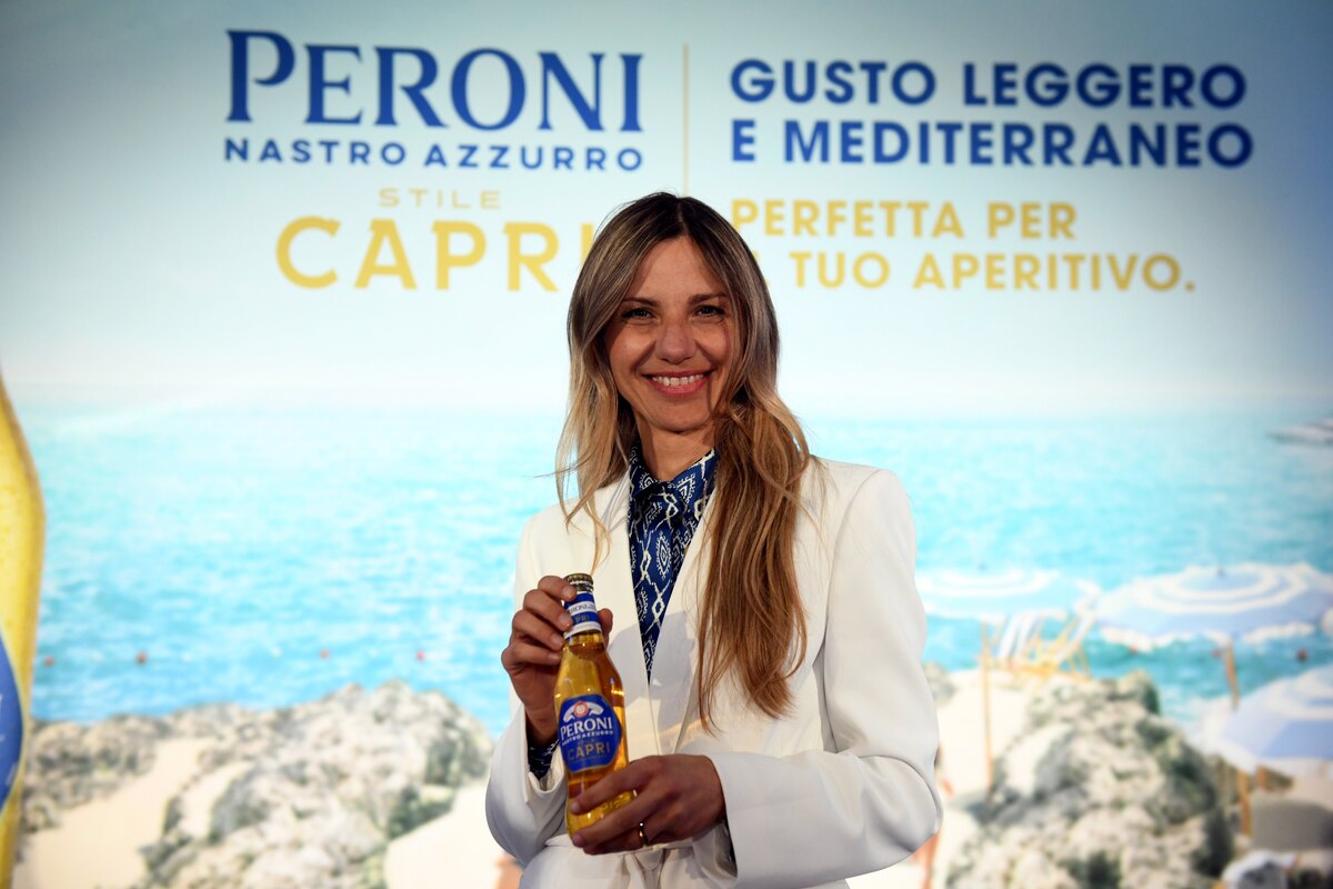 Peroni Nastro Azzurro presenta la nuova birra Stile Capri