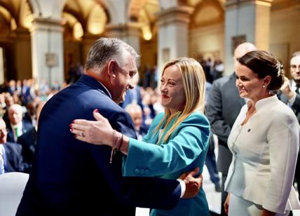 Meloni da Orbán: "Serve una battaglia per difendere Dio e la famiglia"