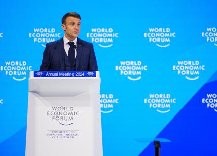 Davos, Macron invoca gli Eurobond: "Servono più investimenti europei"