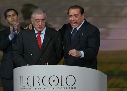 Non dichiarò i bonifici di Berlusconi: sequestrati 19 mln a Dell'Utri e moglie