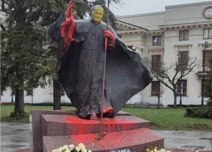 Papa Giovanni Paolo II, blitz in Polonia: profanato il monumento in suo onore