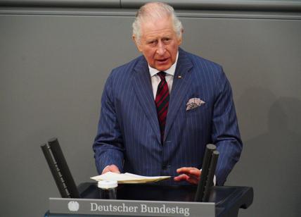 Re Carlo a Berlino, il primo discorso di un sovrano al Bundestag. VIDEO