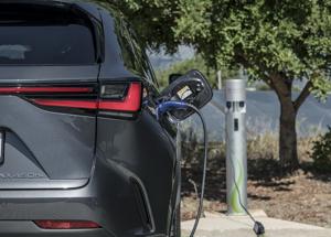 Lexus, la strada per la mobilità elettrica passa dalla tecnologia Plug-in