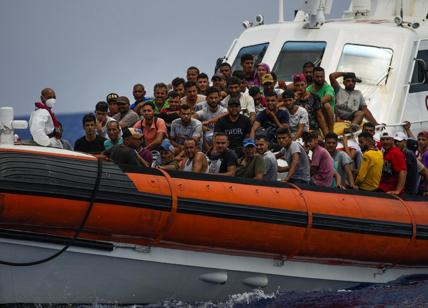 Migranti, allarme rosso a Lampedusa. In un giorno record di 63 sbarchi