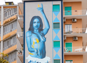 World Art Day, Voiello con il murale di Partenope che illumina Napoli