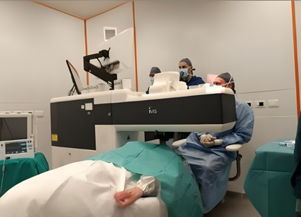 Il paziente è a Bari, il chirurgo a Dubai: l’intervento agli occhi un successo