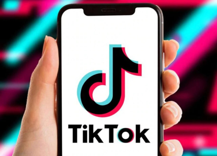 Tiktok, approvata dalla Camera Usa la proposta di bannare l'app. Ira cinese