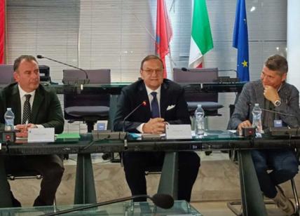 Libri, Ermenegildo Rossi, l'eroe atterra a Fiumicino col sindaco Baccini