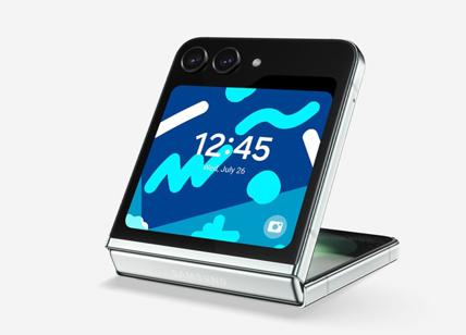 Samsung lancia il nuovo Galaxy Z Flip5: lo smartphone pieghevole "green"