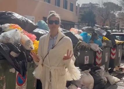 Elena Santarelli fa svuotare i cassonetti sotto casa a colpi di video social